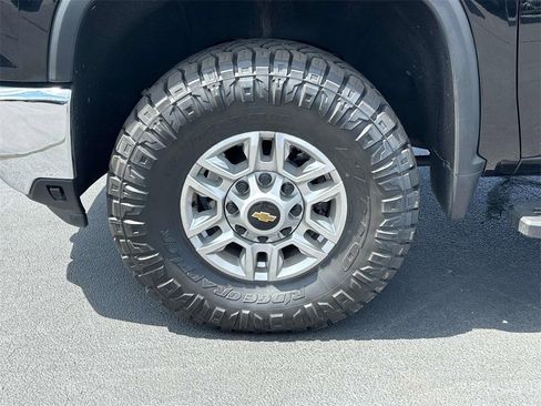 Used 2024 Chevrolet Silverado 2500 LT image 27