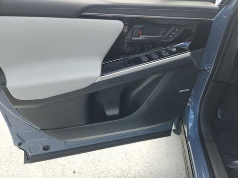 Certified 2025 Subaru Solterra Limited image 27