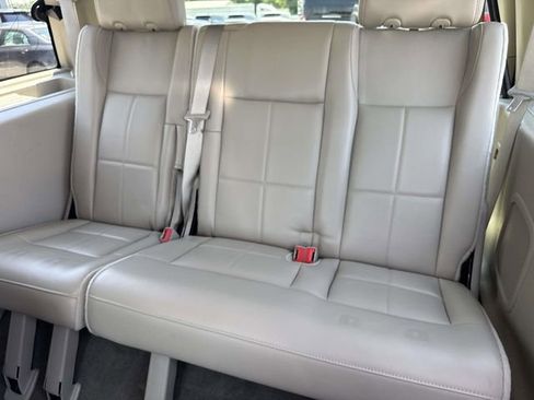 Used 2012 Lincoln Navigator 2WD image 16