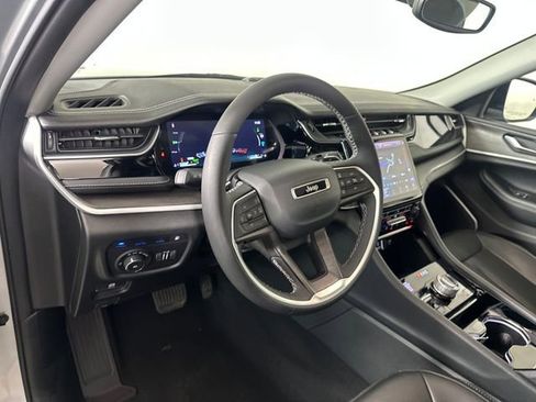 Used 2023 Jeep Grand Cherokee 4WD 4xe image 13