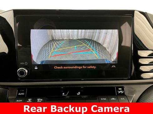 Used 2025 Toyota Camry SE image 3