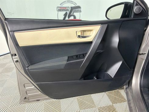 Used 2016 Toyota Corolla LE image 10