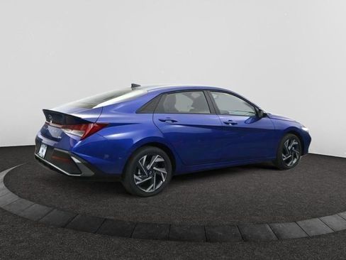 Used 2025 Hyundai Elantra SEL image 7