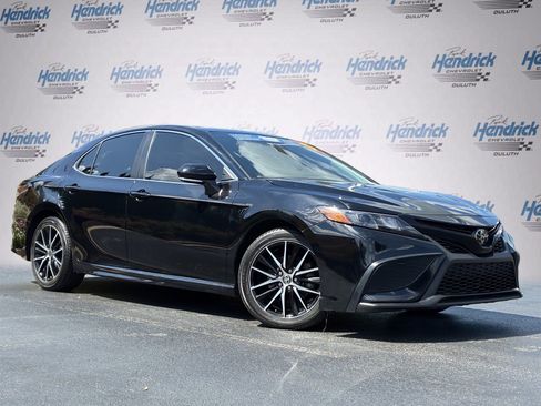 Used 2024 Toyota Camry SE FWD image 2