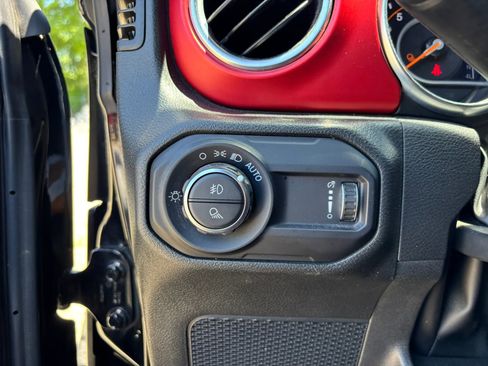 Used 2023 Jeep Gladiator Rubicon w/ Cold Weather Group AWD/4WD image 21