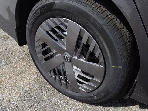 Used 2026 Nissan Sentra SV w/ Floor Mat Package FWD image 11