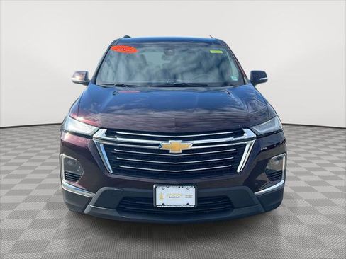 Used 2023 Chevrolet Traverse LT image 2