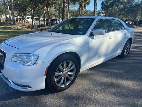 Used 2016 Chrysler 300 Limited w/ Driver Convenience Group image 2