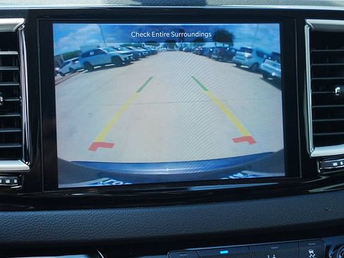 Used 2023 Chrysler Pacifica Touring-L FWD image 17