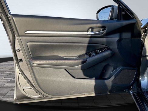 Certified 2025 Nissan Altima 2.5 SR image 23