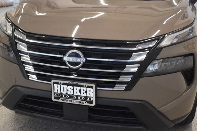 Used 2025 Nissan Rogue SV AWD/4WD image 14