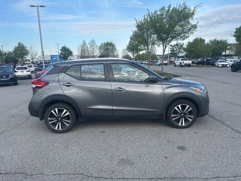 Used 2019 Nissan Kicks SV image 4