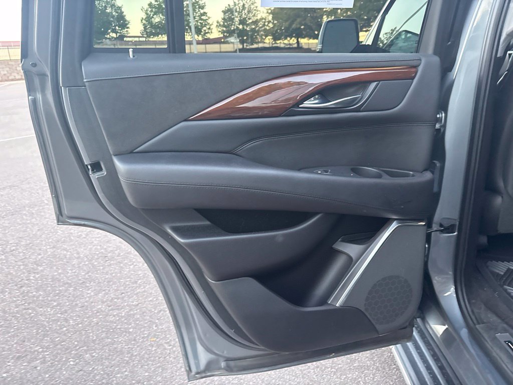 Used 2019 Cadillac Escalade Luxury AWD/4WD image 17