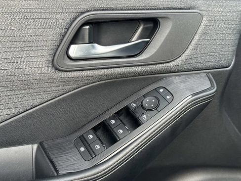 Certified 2023 Nissan Rogue SV image 18