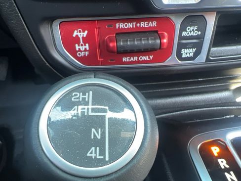 Used 2020 Jeep Gladiator Rubicon AWD/4WD image 34