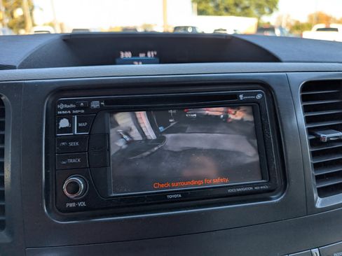 Used 2012 Toyota Sienna Limited image 17