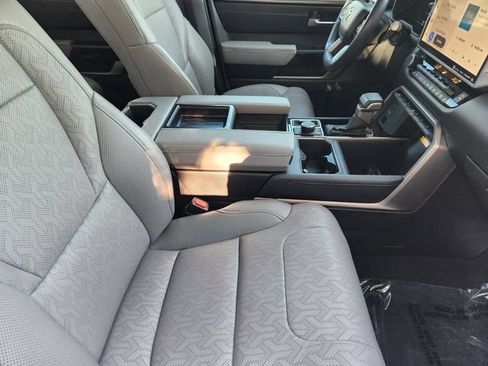 Used 2024 Toyota Tundra Limited AWD/4WD image 19