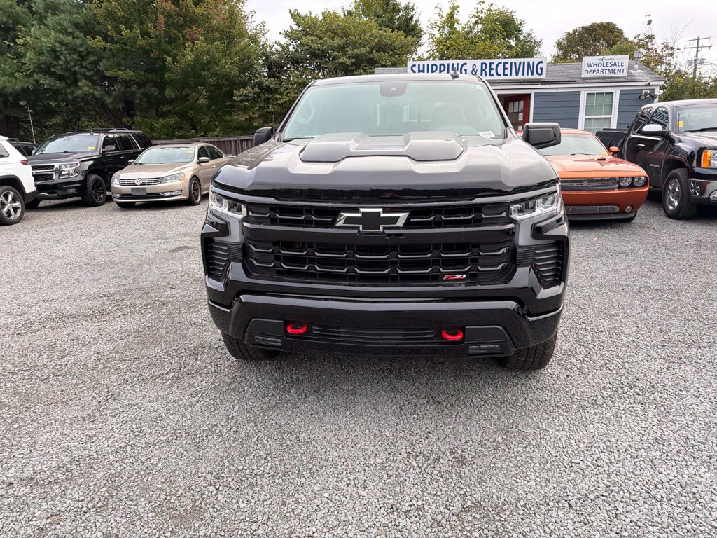 Used 2025 Chevrolet Silverado 1500 LT Trail Boss w/ Convenience Package II AWD/4WD image 2