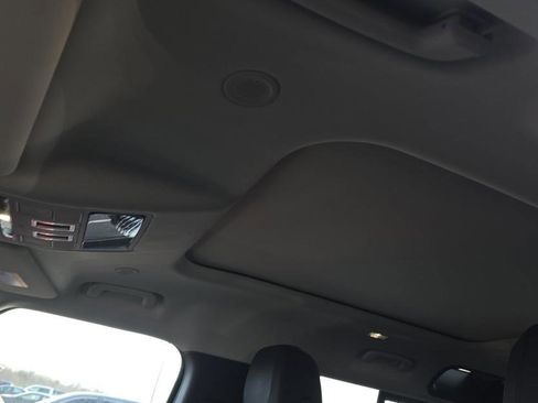 Used 2023 Land Rover Defender 110 S image 16