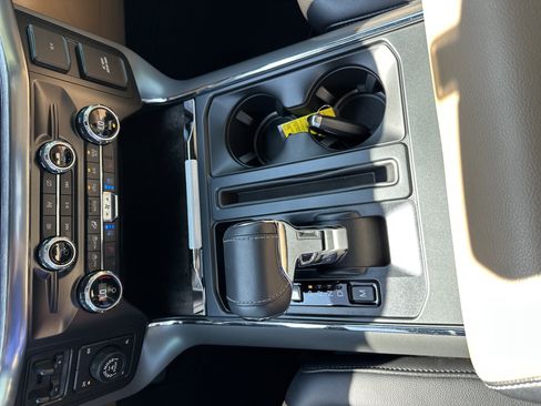 Used 2021 Ford F150 Lariat image 22