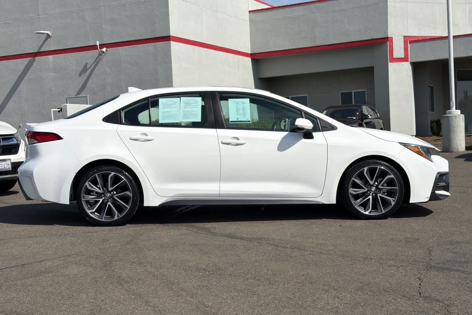 Used 2021 Toyota Corolla SE w/ SE Premium Package FWD image 6