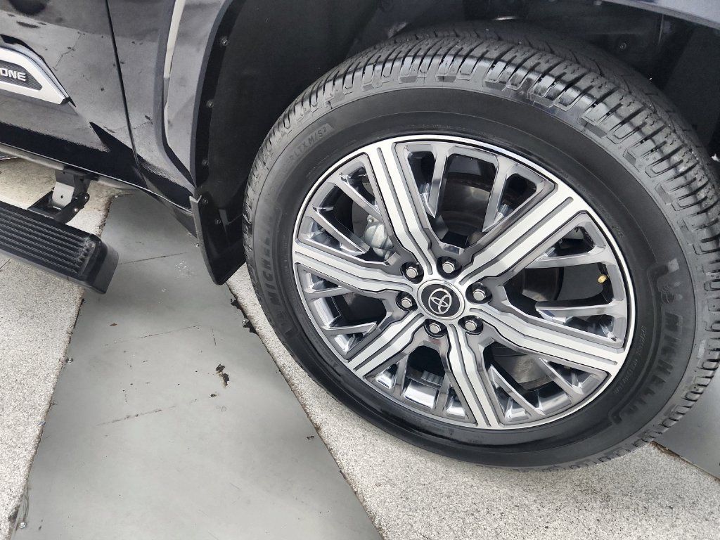 Used 2023 Toyota Sequoia Capstone AWD/4WD image 38