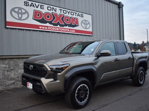 Certified 2025 Toyota Tacoma TRD Off-Road image 1