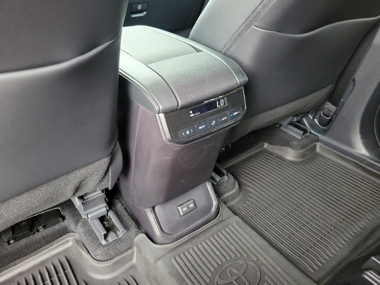Used 2024 Toyota Highlander XSE AWD/4WD image 12