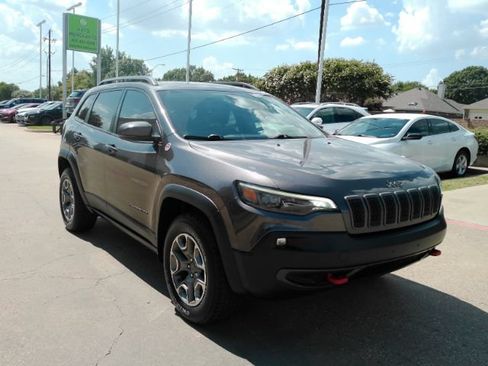 Used 2020 Jeep Cherokee Trailhawk AWD/4WD image 4
