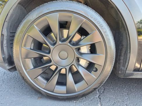 Used 2023 Tesla Model Y Long Range AWD/4WD image 14