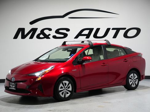 Used 2017 Toyota Prius Four image 4
