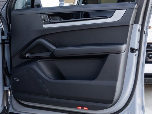 New 2026 Porsche Cayenne image 42