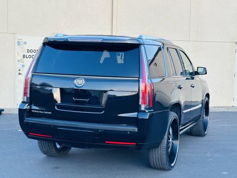 Used 2015 Cadillac Escalade Premium image 5