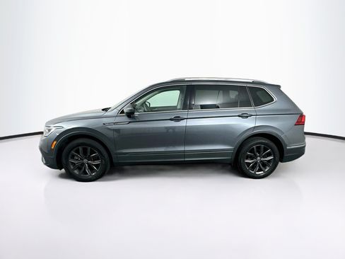 Used 2023 Volkswagen Tiguan SE w/ Panoramic Sunroof Package FWD image 4