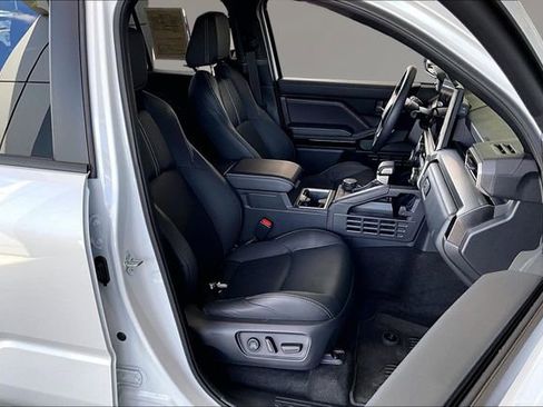 Used 2025 Toyota 4Runner Limited AWD/4WD image 27