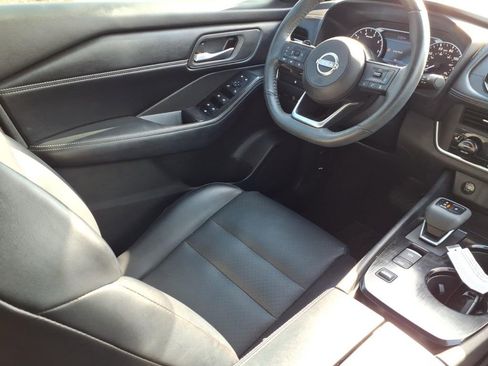 Used 2024 Nissan Rogue SV w/ SV Premium Package FWD image 9