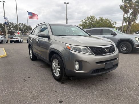 Used 2014 Kia Sorento LX image 1