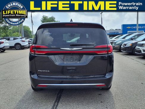 Used 2024 Chrysler Pacifica Touring-L FWD image 6