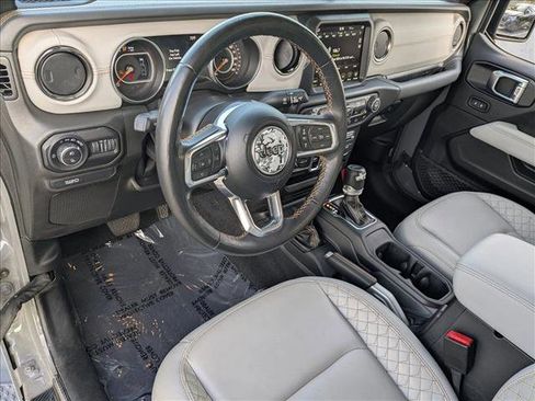 Used 2022 Jeep Gladiator Overland AWD/4WD image 9