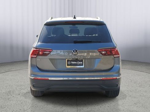 Used 2024 Volkswagen Tiguan SE image 5