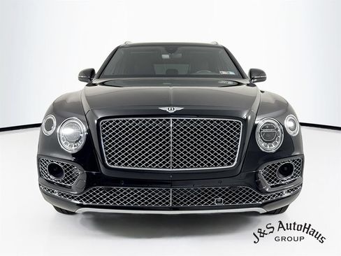 Used 2018 Bentley Bentayga AWD/4WD image 2