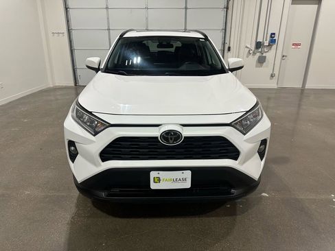 Used 2020 Toyota RAV4 XLE Premium image 3