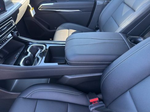 New 2026 Chevrolet Traverse LT image 13