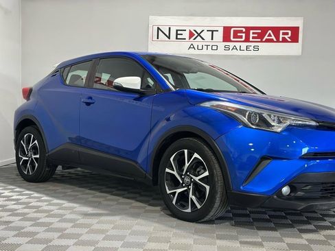 Used 2018 Toyota C-HR XLE FWD image 2
