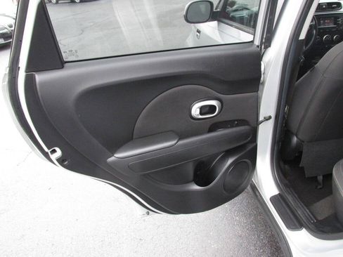 Used 2015 Kia Soul FWD image 18