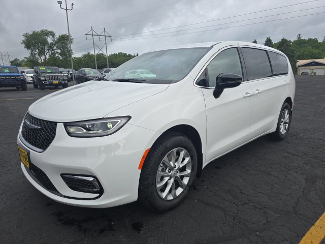 New 2025 Chrysler Pacifica Select w/ Uconnect Theater Family Group AWD/4WD image 3