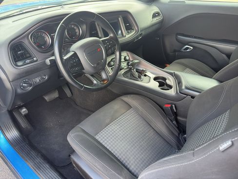 Used 2023 Dodge Challenger SXT RWD image 8