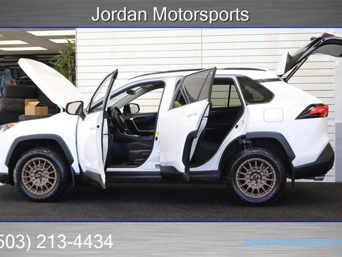 Used 2020 Toyota RAV4 LE image 10