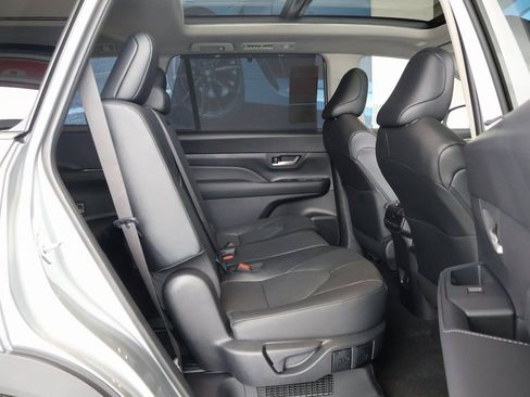 Used 2026 Toyota Grand Highlander XLE FWD image 10