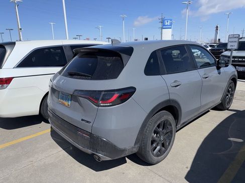 Used 2024 Honda HR-V Sport image 3